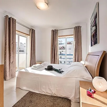 Whyler Apartment *