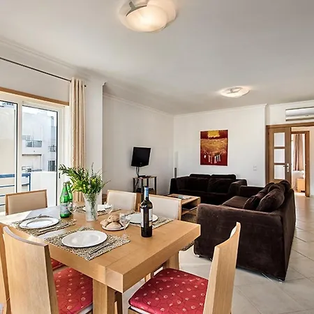 Whyler Apartment